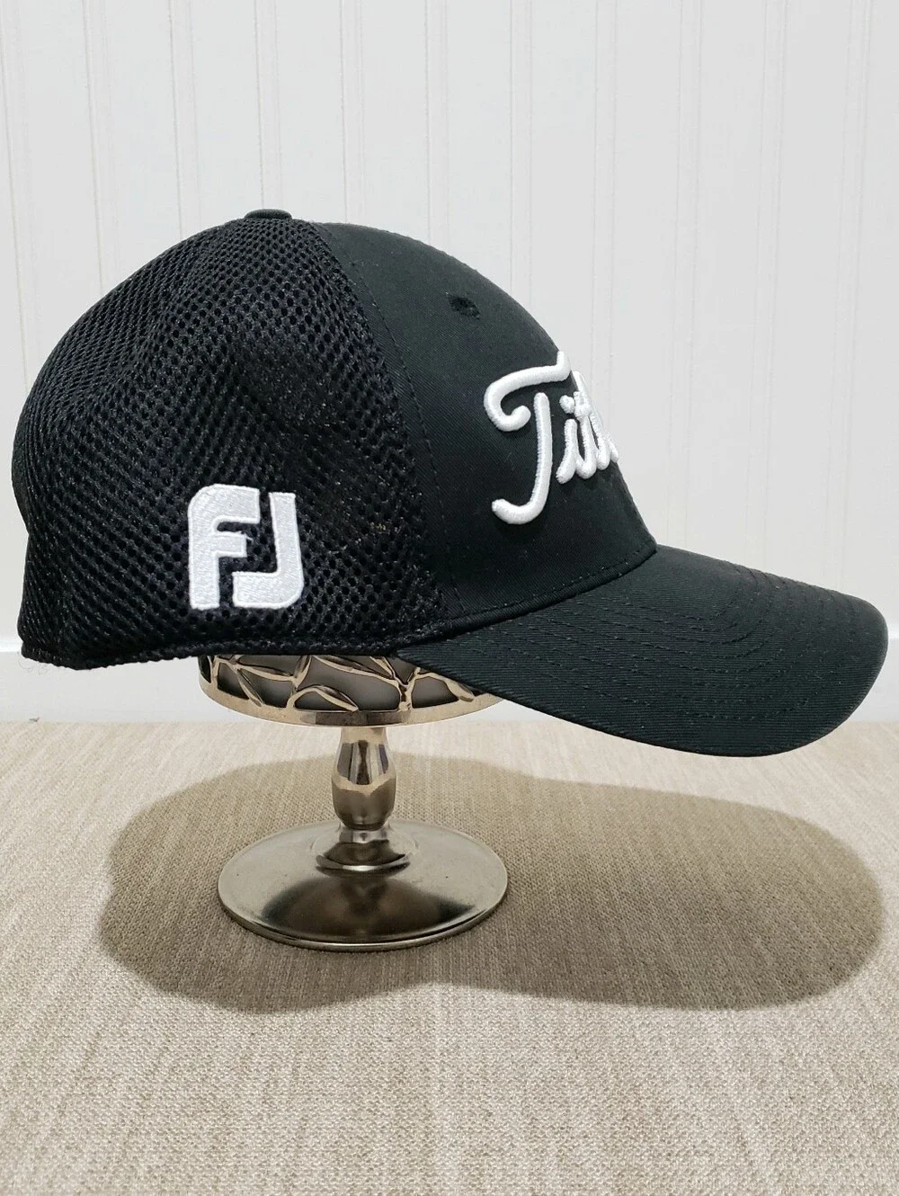 NWOT! TITLEIST Embroidered Pro V1 FJ Stretch Fitted Cap (L/XL) Black/White